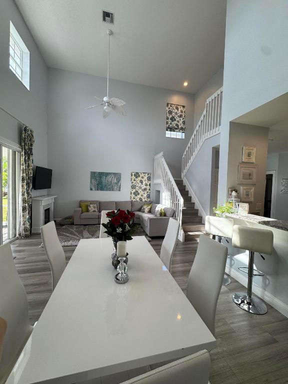 Pelican Key - Residential Lease