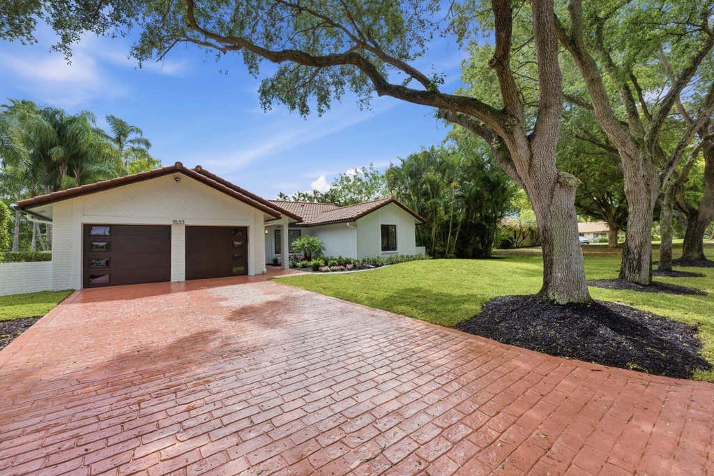 Photo of 1533 NW 111th Avenue, Coral Springs, FL 33071 (MLS # B26013356)