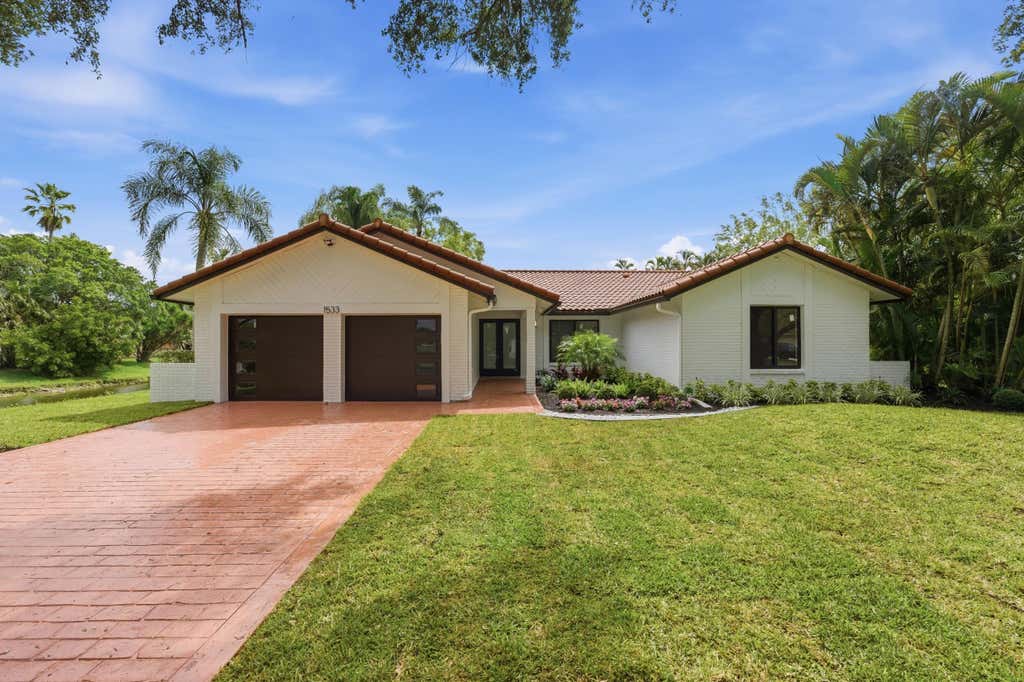 Photo of 1533 NW 111th Avenue, Coral Springs, FL 33071 (MLS # B26013356)