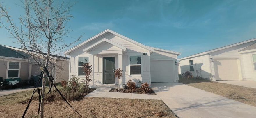 3beds,2baths 2024 built. Available immediately.