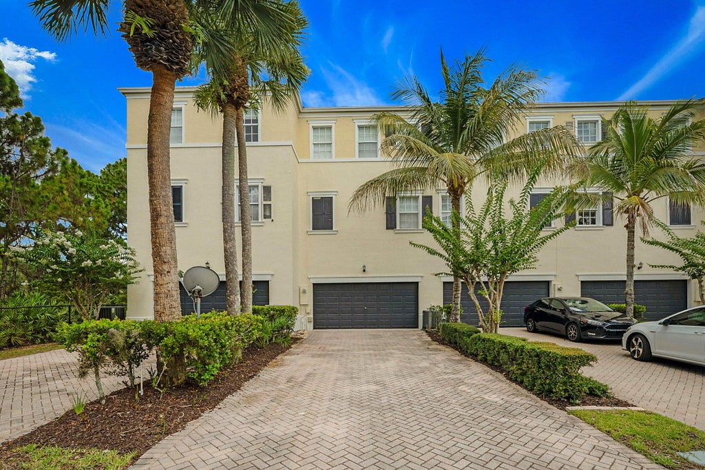 Photo of 241 E THATCH PALM Circle E, Jupiter, FL 33458 (MLS # B26057858)