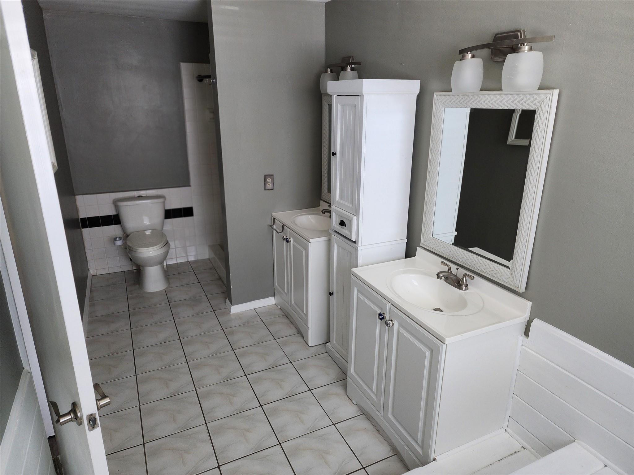 COLONIES TWO CONDO - Residential