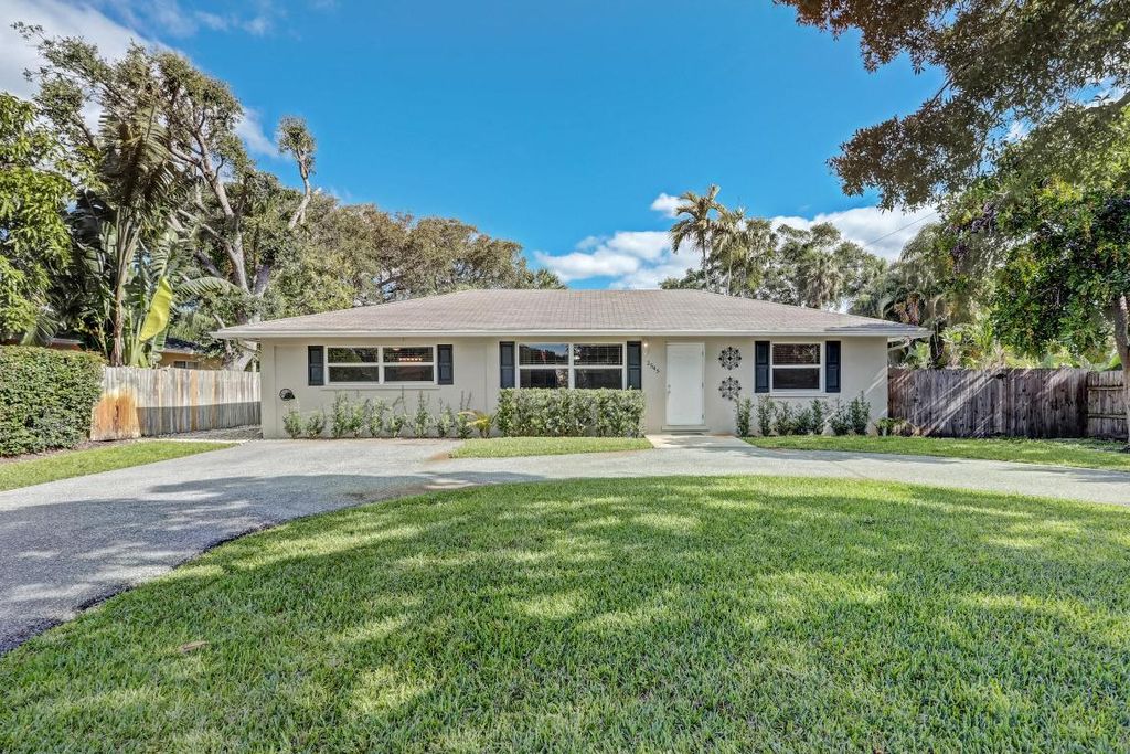 Photo of 2545 Venice Drive, Palm Beach Gardens, FL 33410 (MLS # R11155457)