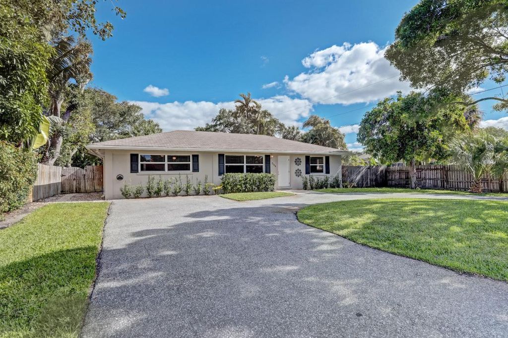 Photo of 2545 Venice Drive, Palm Beach Gardens, FL 33410 (MLS # R11155457)