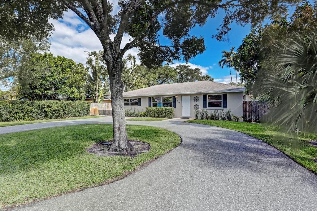 Photo of 2545 Venice Drive, Palm Beach Gardens, FL 33410 (MLS # R11155457)