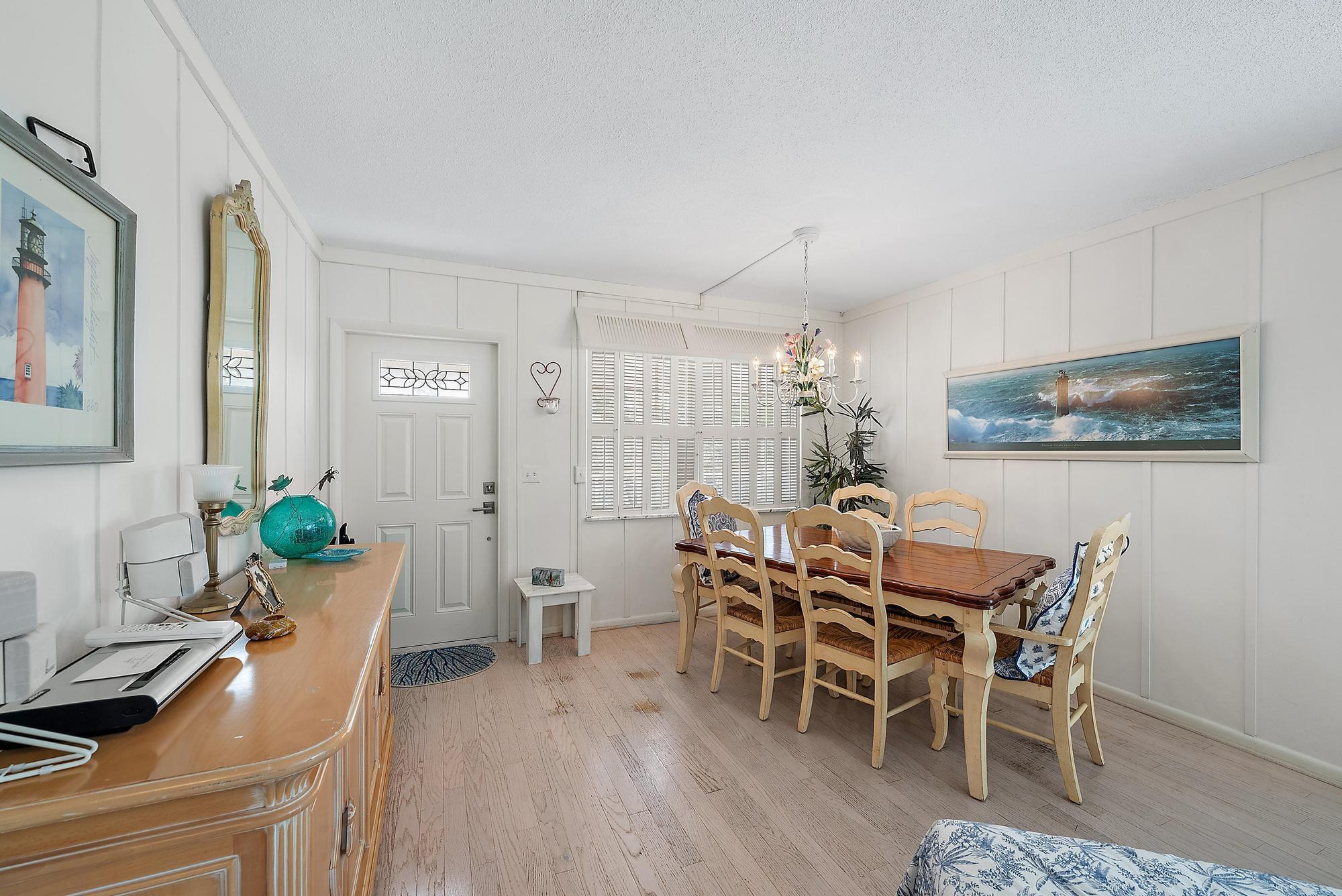 CARRIAGE HOUSE CONDO - Residential Lease