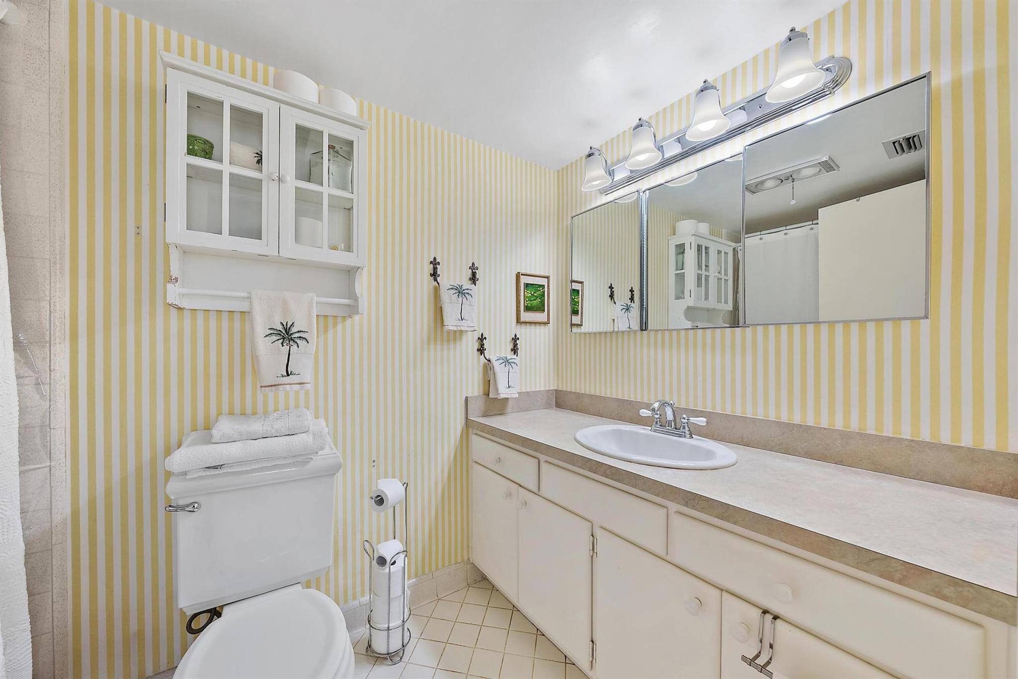 CARRIAGE HOUSE CONDO - Residential Lease