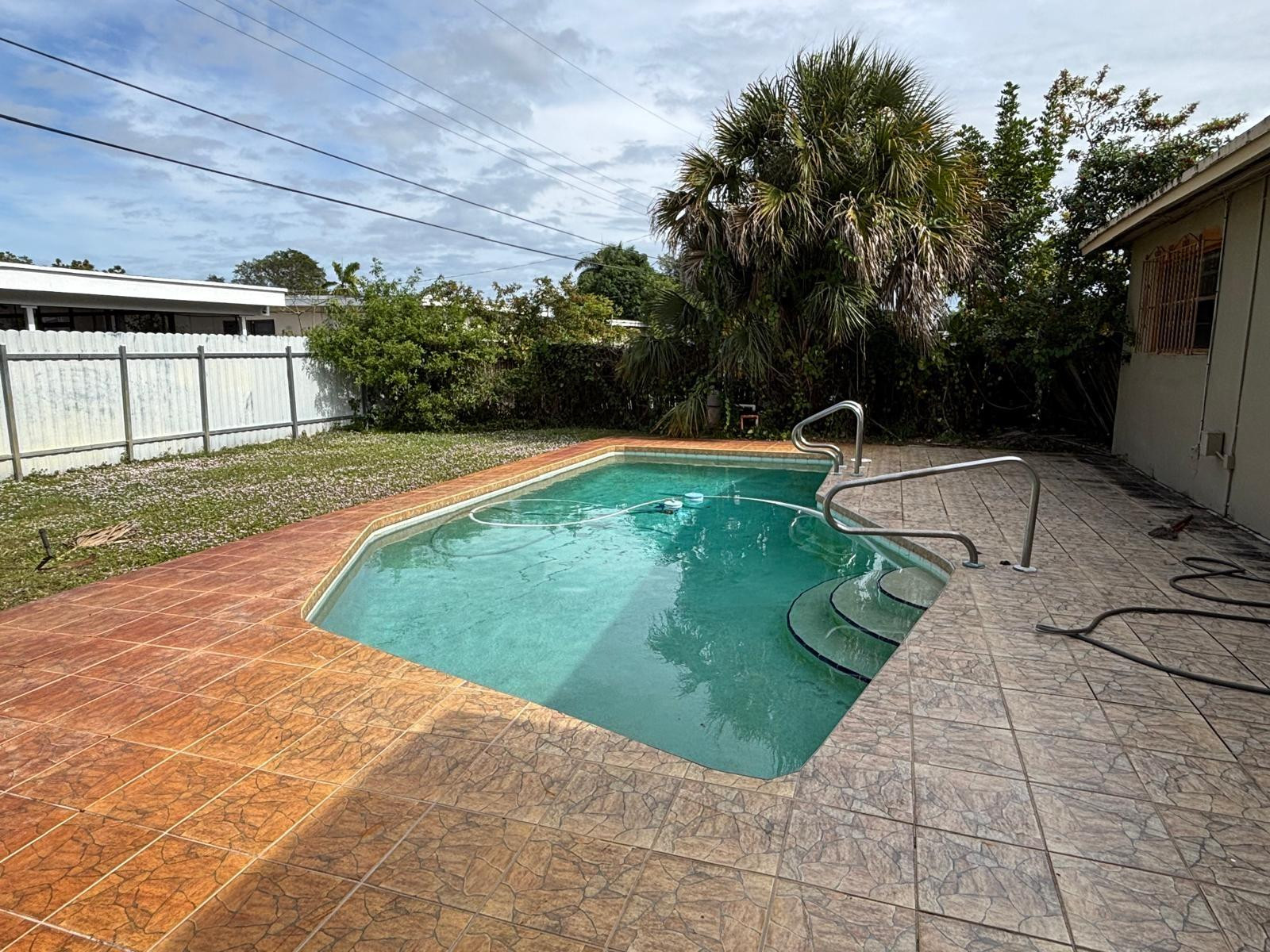CAROL CITY GARDENS - Residential