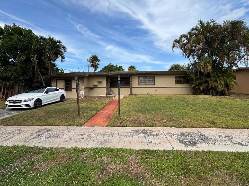 CAROL CITY GARDENS - Residential