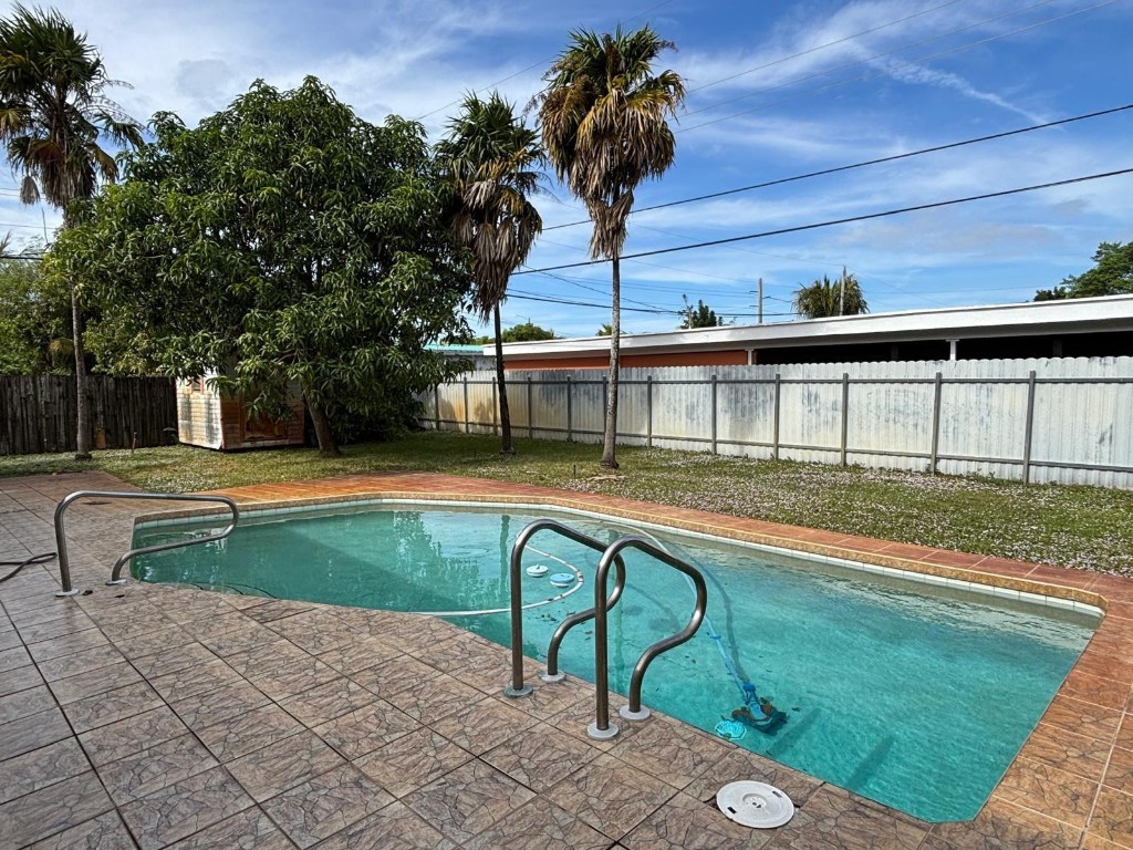 CAROL CITY GARDENS - Residential