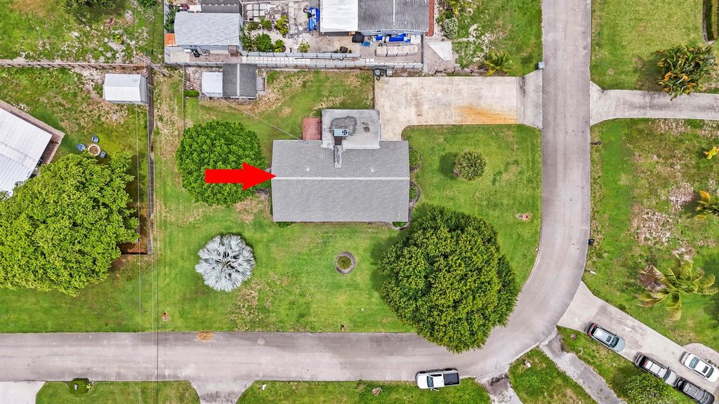 Photo of 5557 S Shadyside Circle, West Palm Beach, FL 33415 (MLS # R11097782)