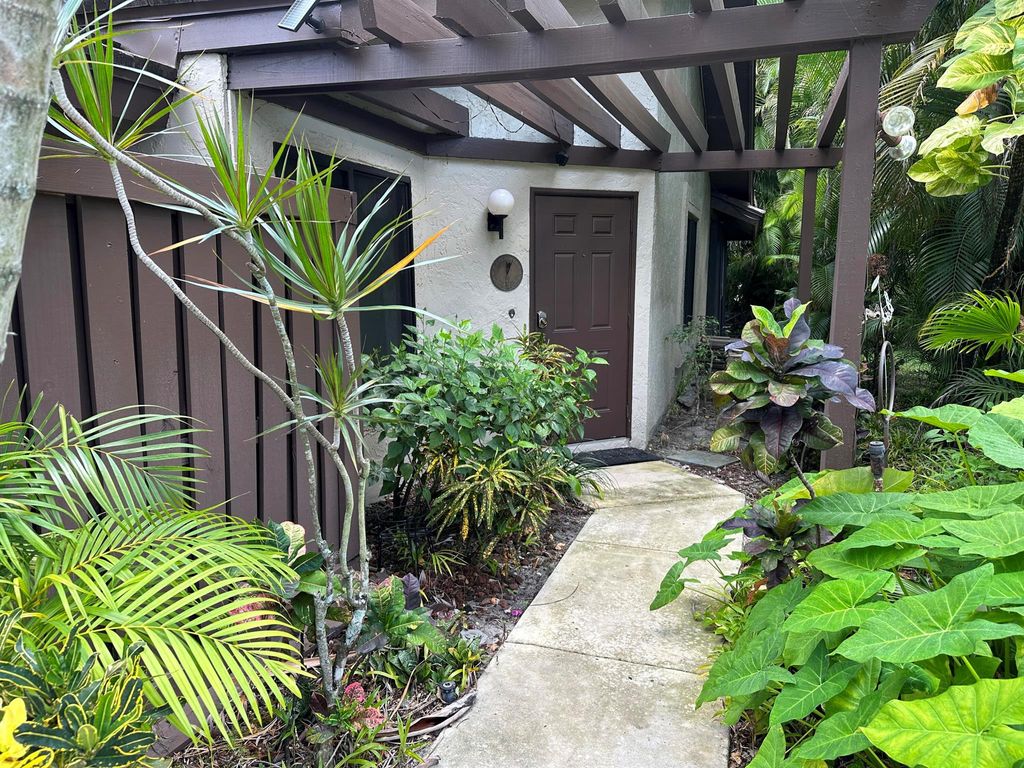 Photo of 10015 Shadywood Place, Boynton Beach, FL 33437 (MLS # R10892894)