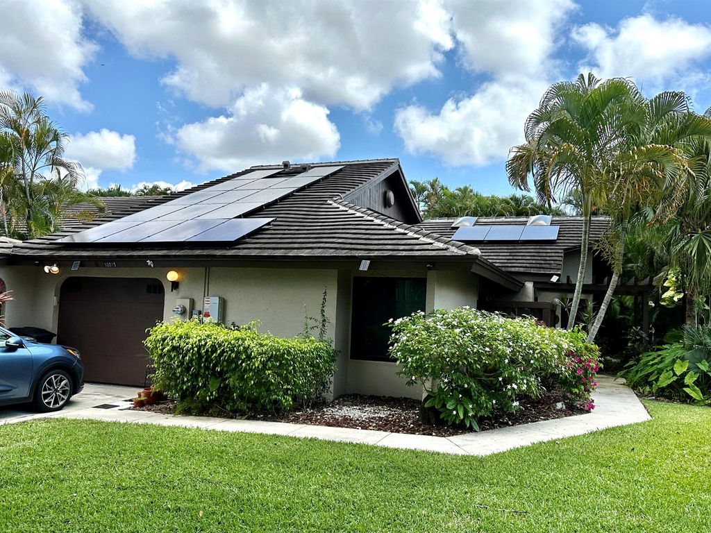 Photo of 10015 Shadywood Place, Boynton Beach, FL 33437 (MLS # R10892894)