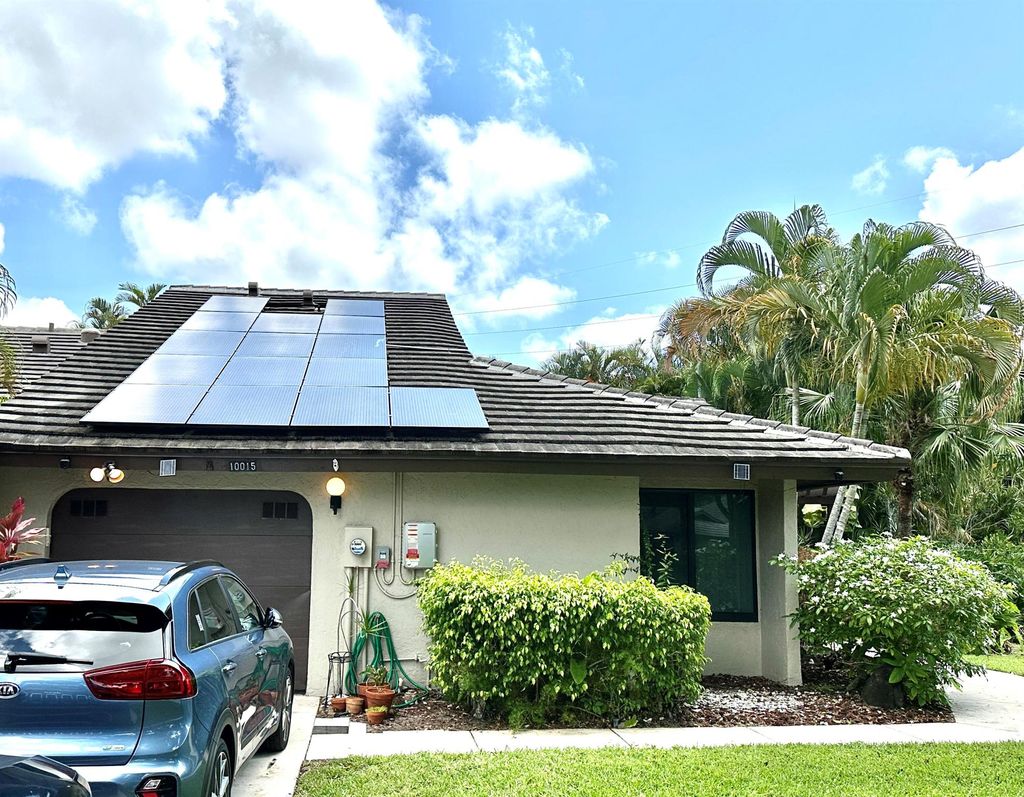 Photo of 10015 Shadywood Place, Boynton Beach, FL 33437 (MLS # R10892894)