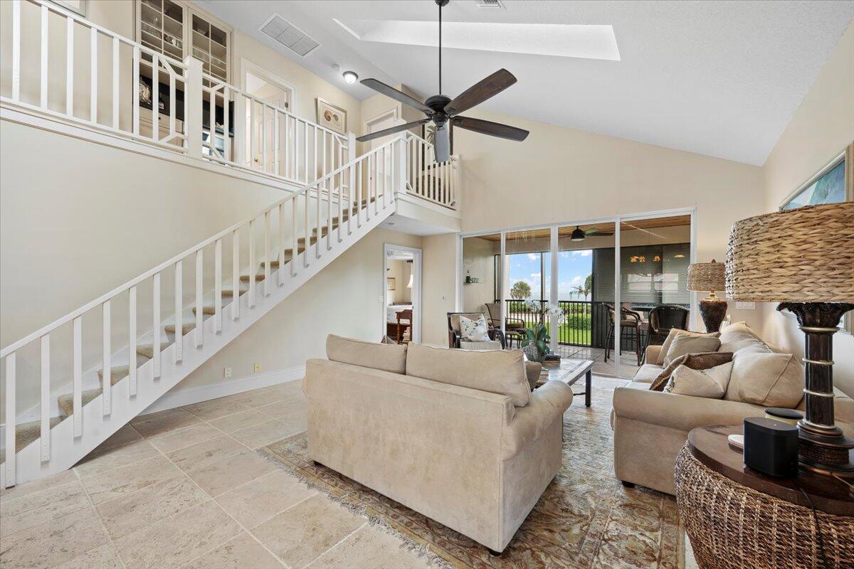 BEACHCOMBER - Residential Lease