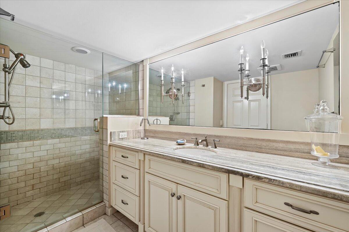 BEACHCOMBER - Residential Lease