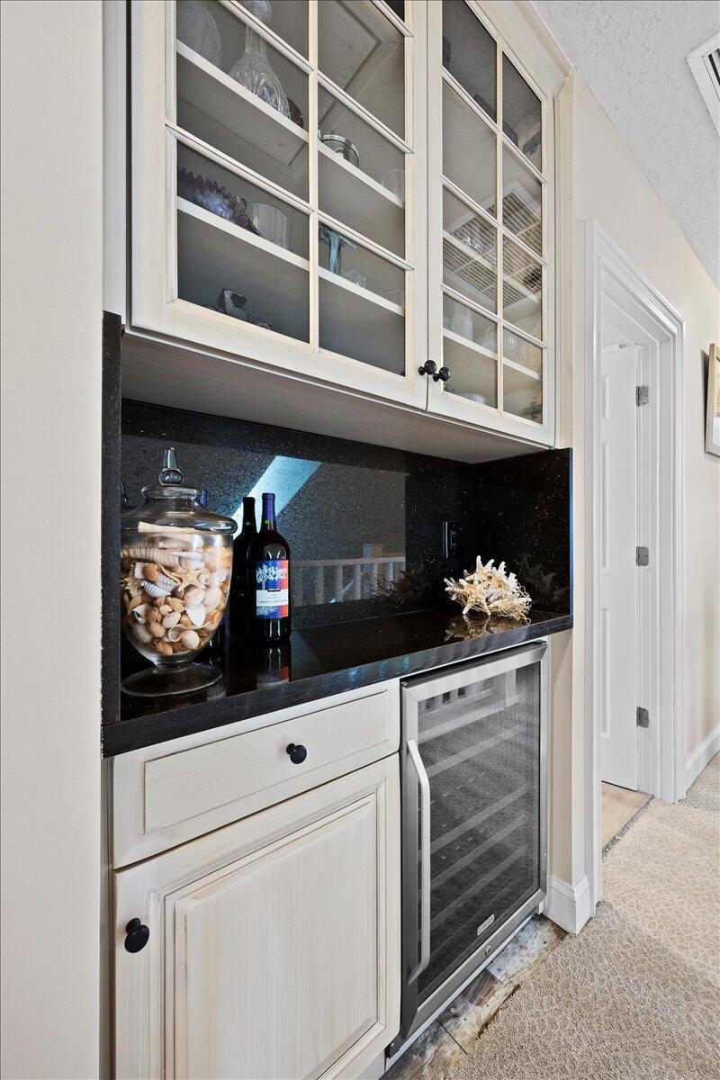 BEACHCOMBER - Residential Lease