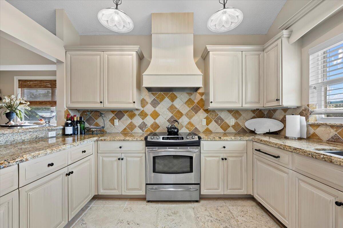 BEACHCOMBER - Residential Lease