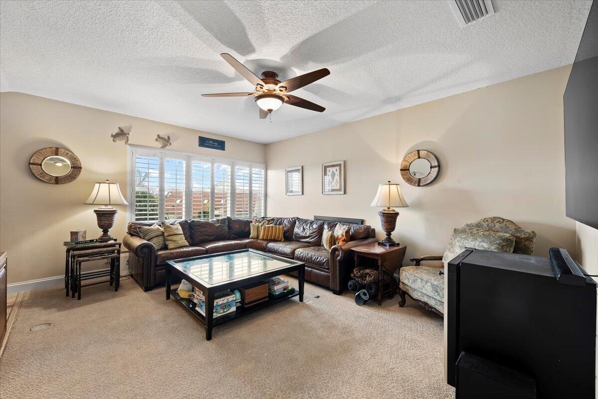 BEACHCOMBER - Residential Lease