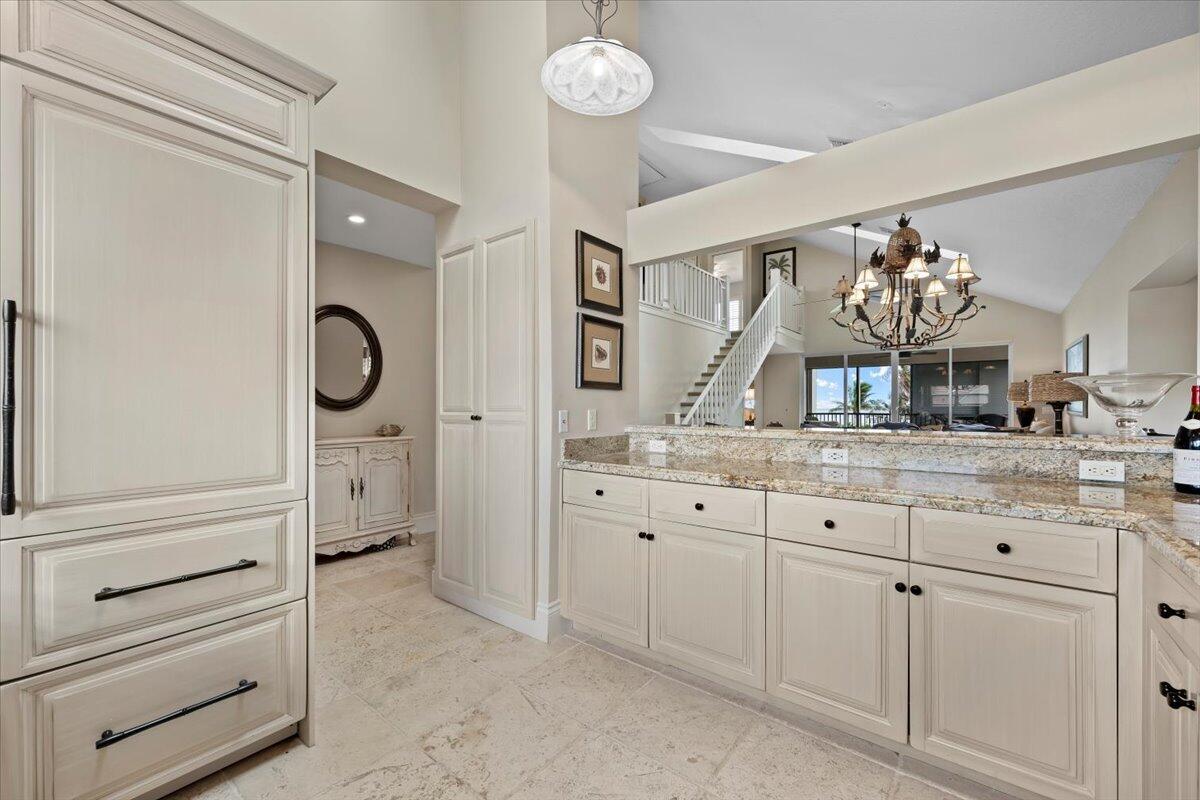 BEACHCOMBER - Residential Lease