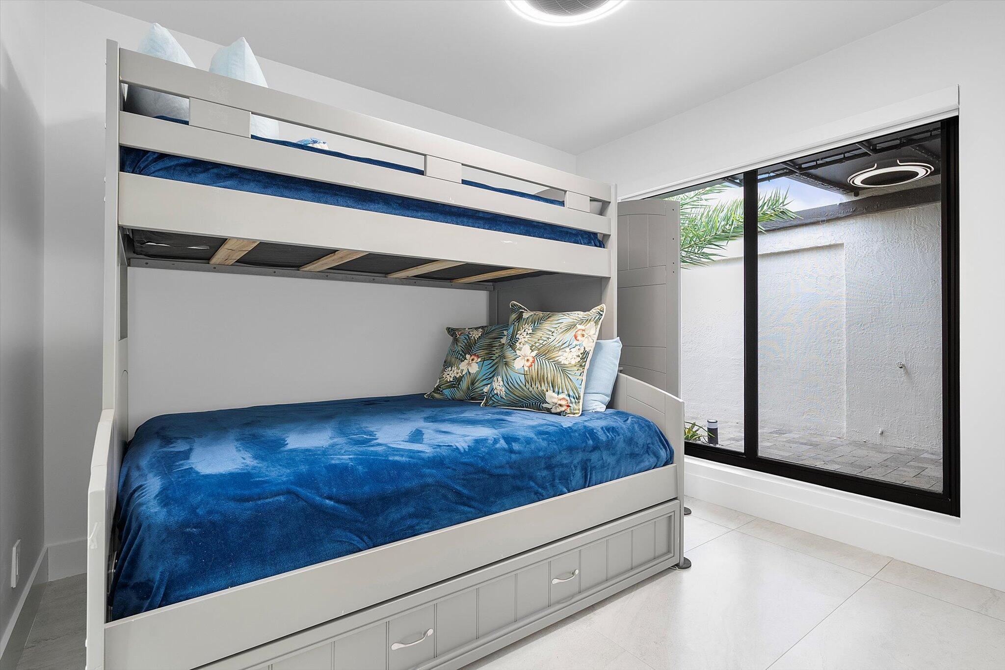 CORAL KEY VILLAS 6TH SEC - Residential