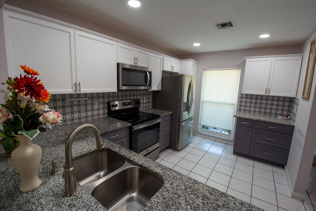 Photo of 325 Colony Lane #B, Fort Pierce, FL 34982 (MLS # R11165065)