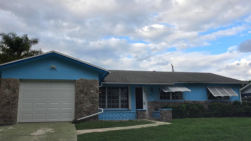 Photo of 1033 SW 25TH Place, Boynton Beach, FL 33426 (MLS # B26093018)