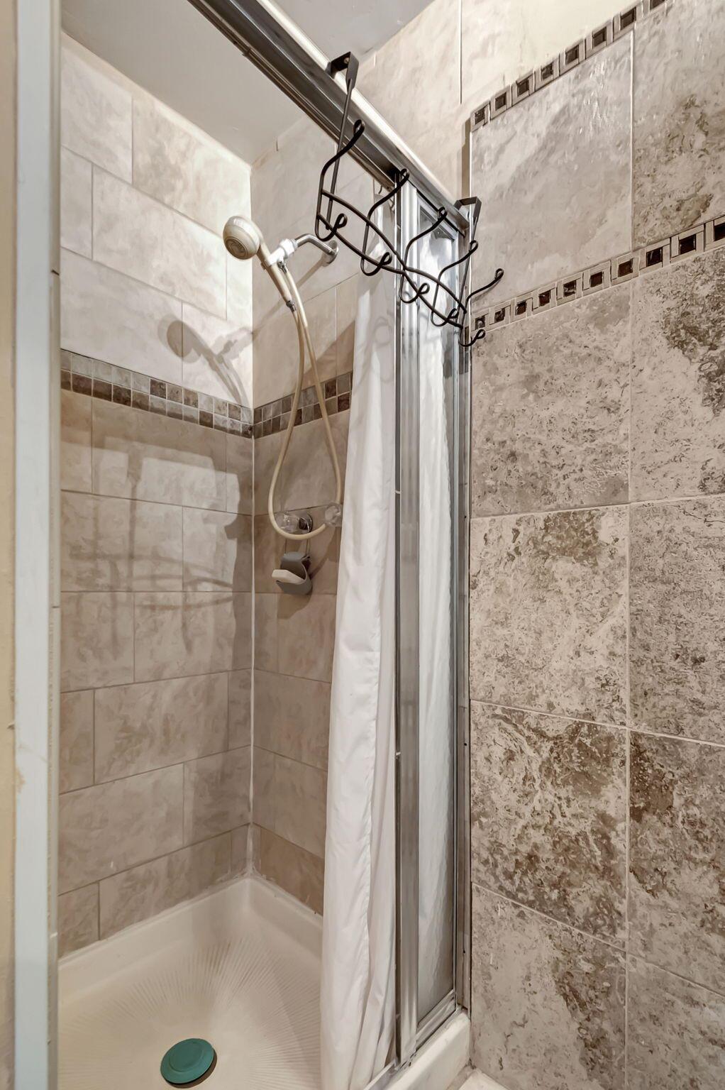 KINGS POINT TUSCANY CONDO - Residential Lease