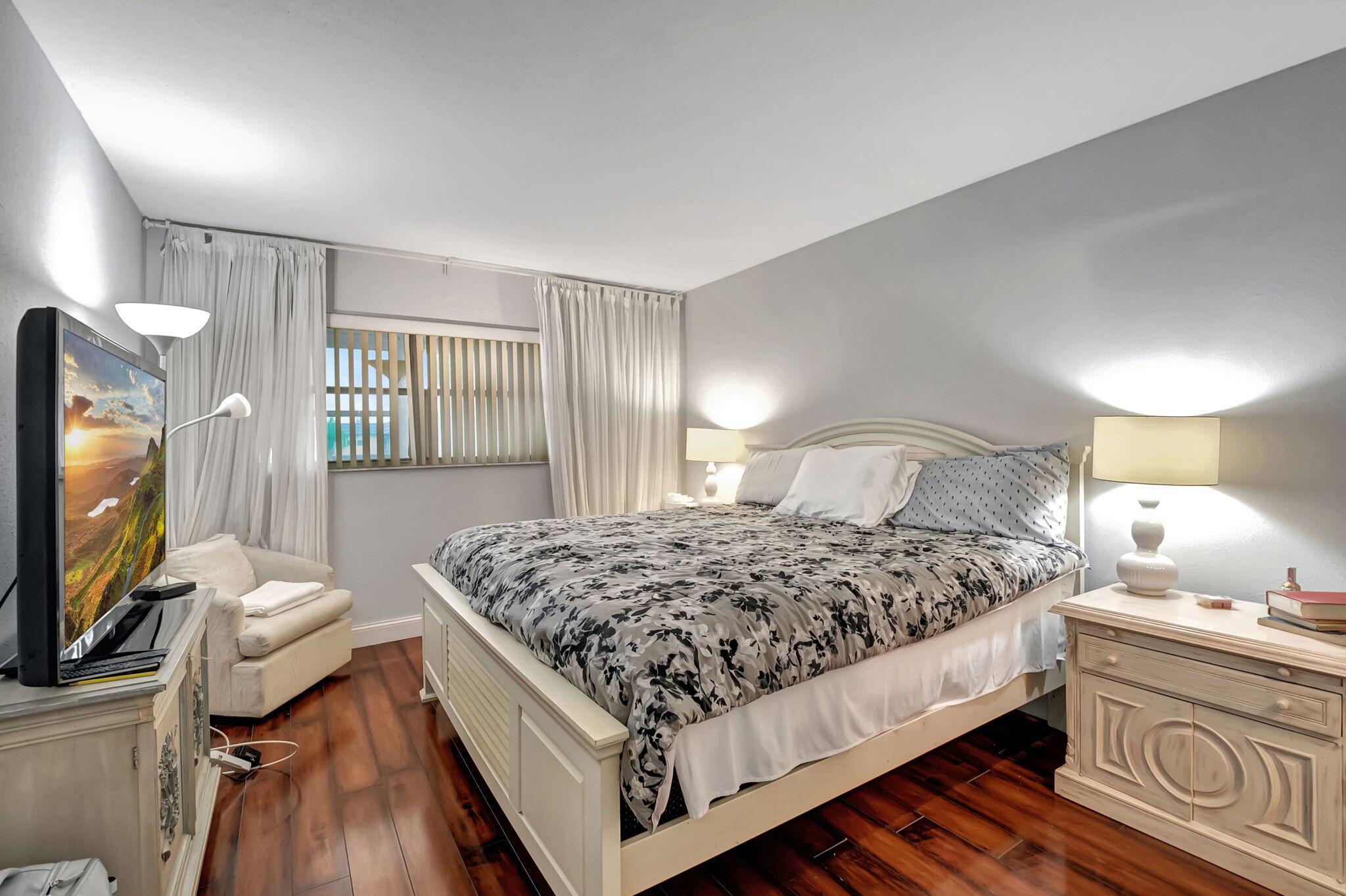 KINGS POINT TUSCANY CONDO - Residential Lease