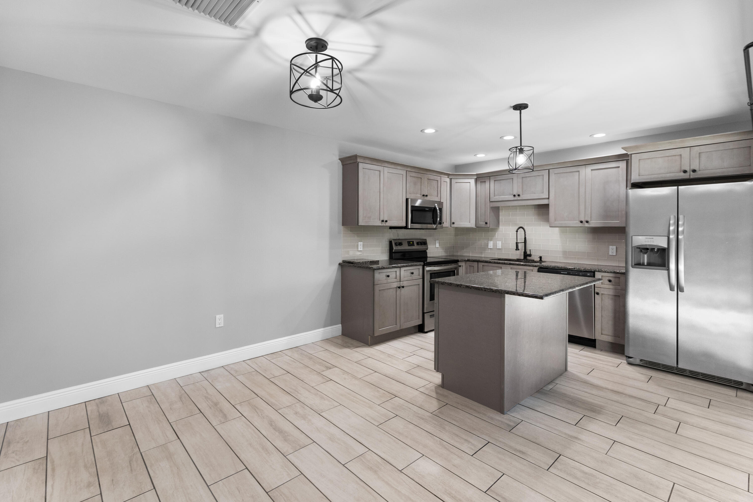 CAMELOT GARDENS-PHASE TEN- BLDG 23 UNIT B - Residential