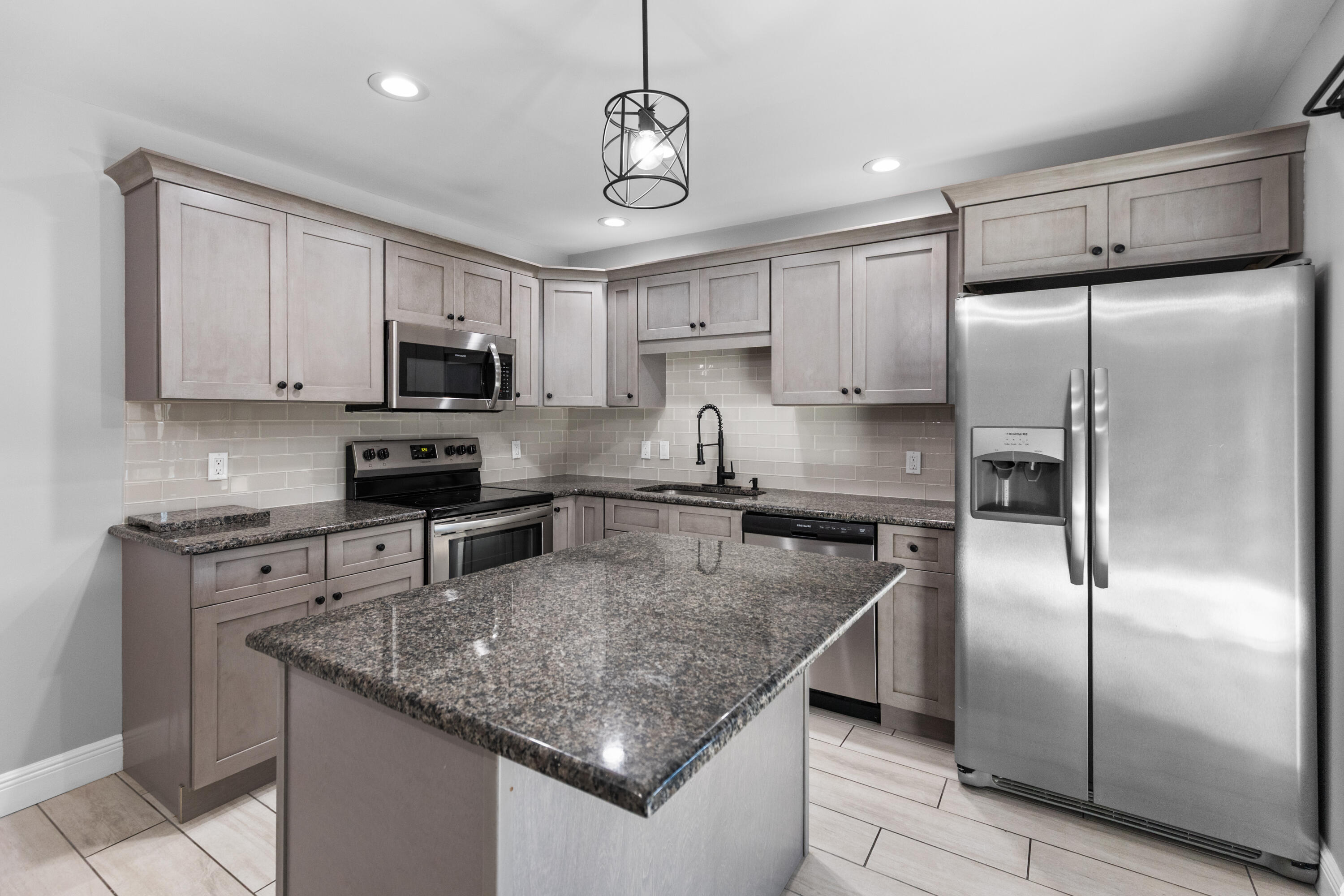 CAMELOT GARDENS-PHASE TEN- BLDG 23 UNIT B - Residential