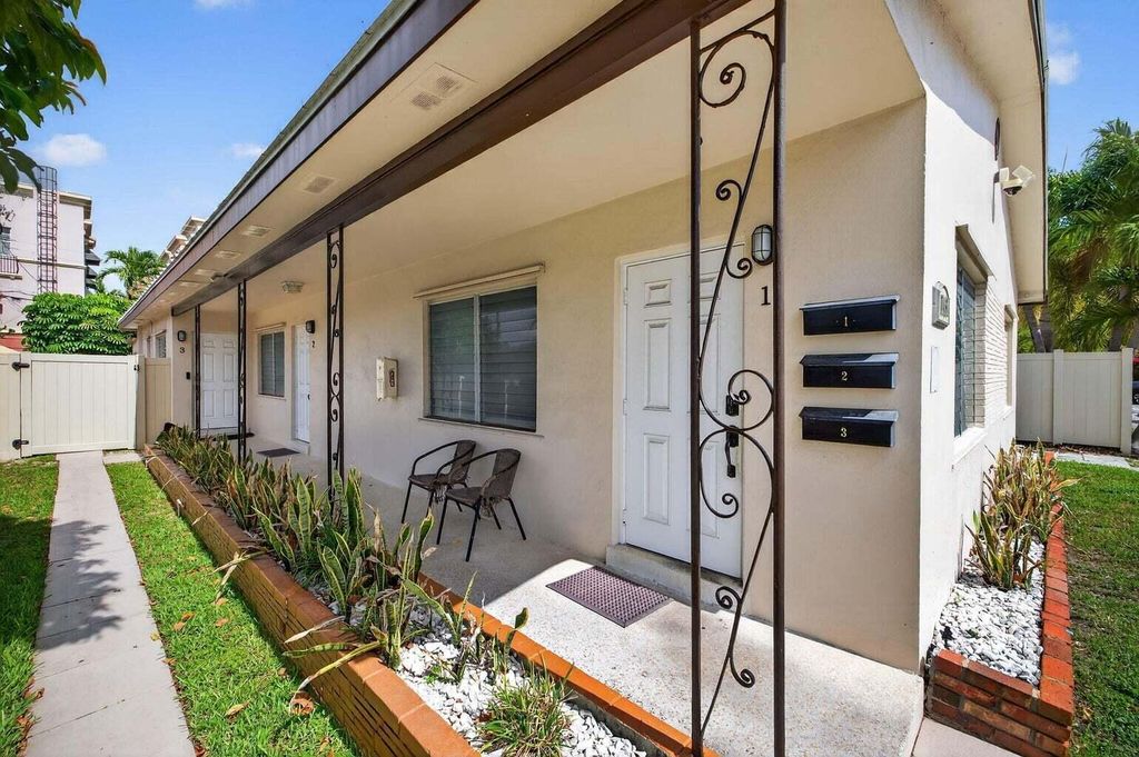 Photo of 1037 N Victoria Park Road #1, Fort Lauderdale, FL 33304 (MLS # R11125956)