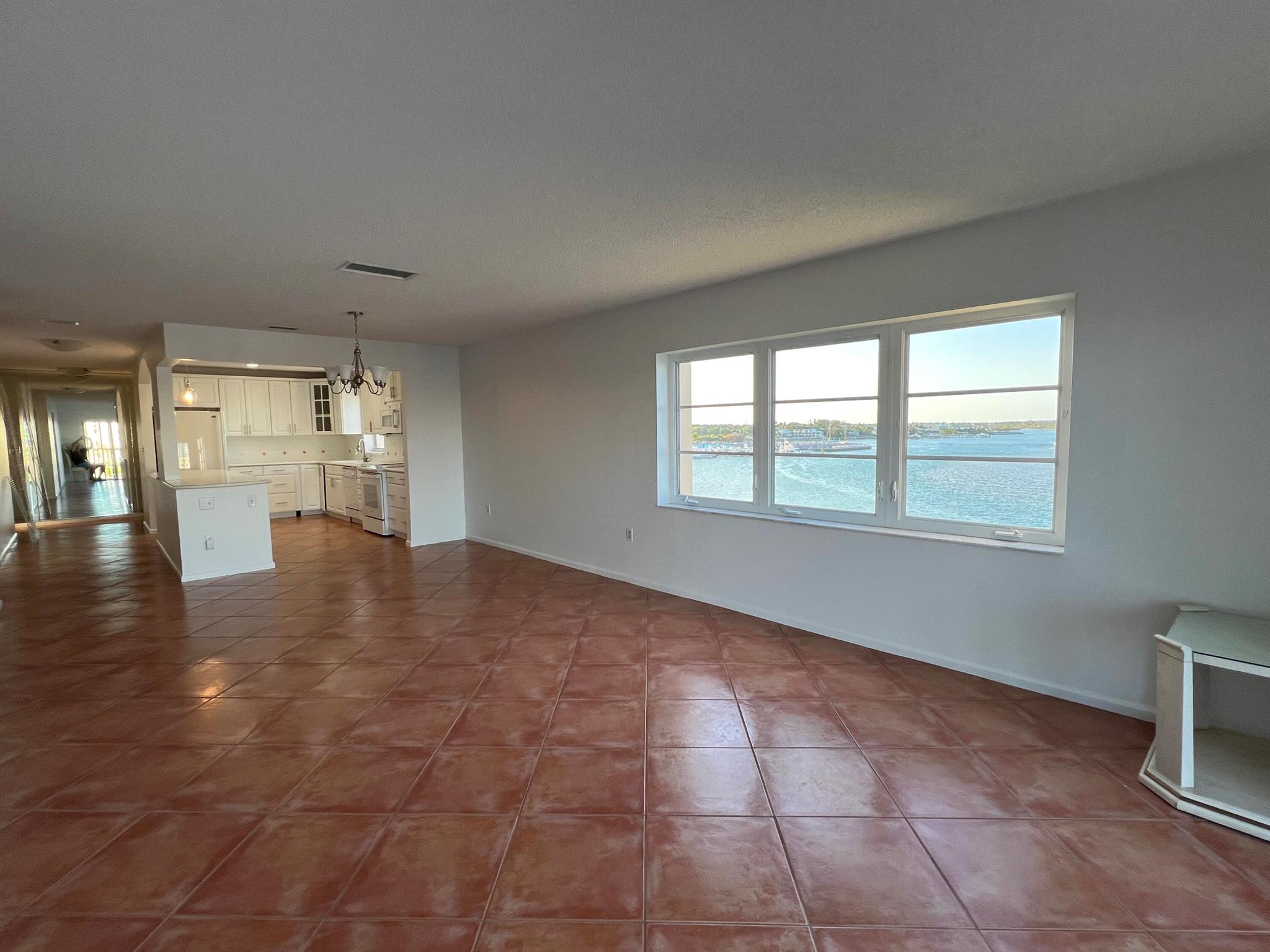 BROADVIEW CONDO - Residential Lease