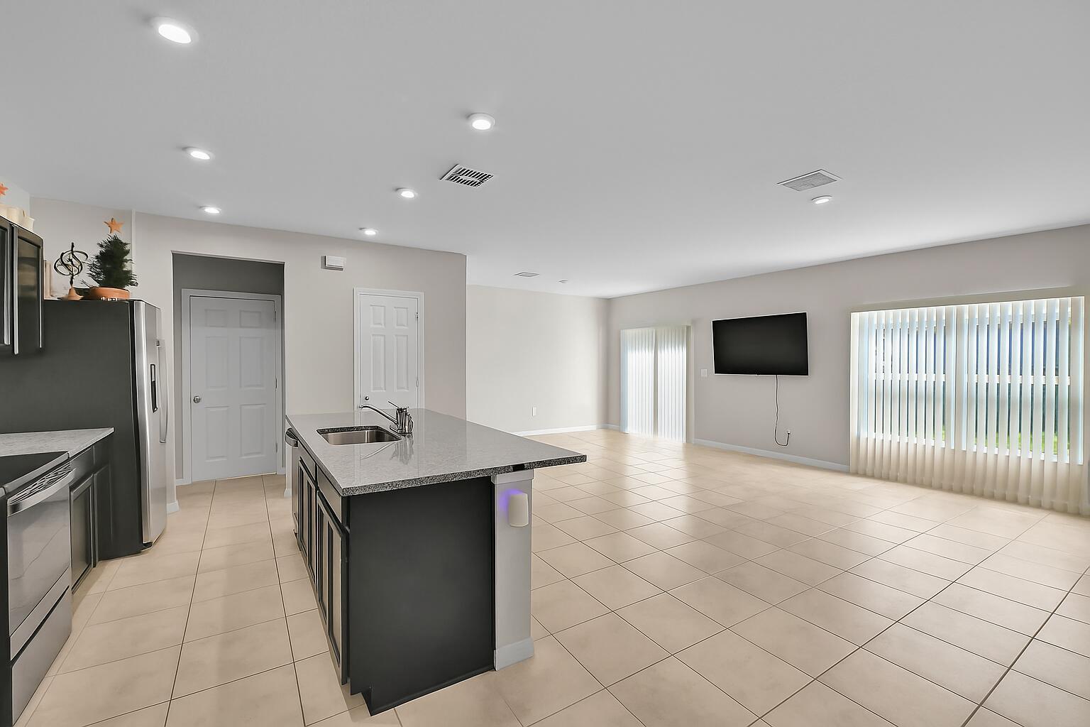 MAGNOLIA SQUARE - Residential Lease