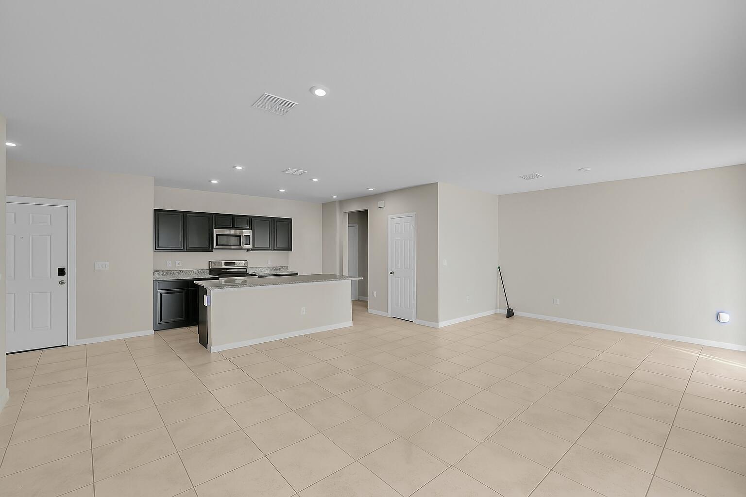 MAGNOLIA SQUARE - Residential Lease