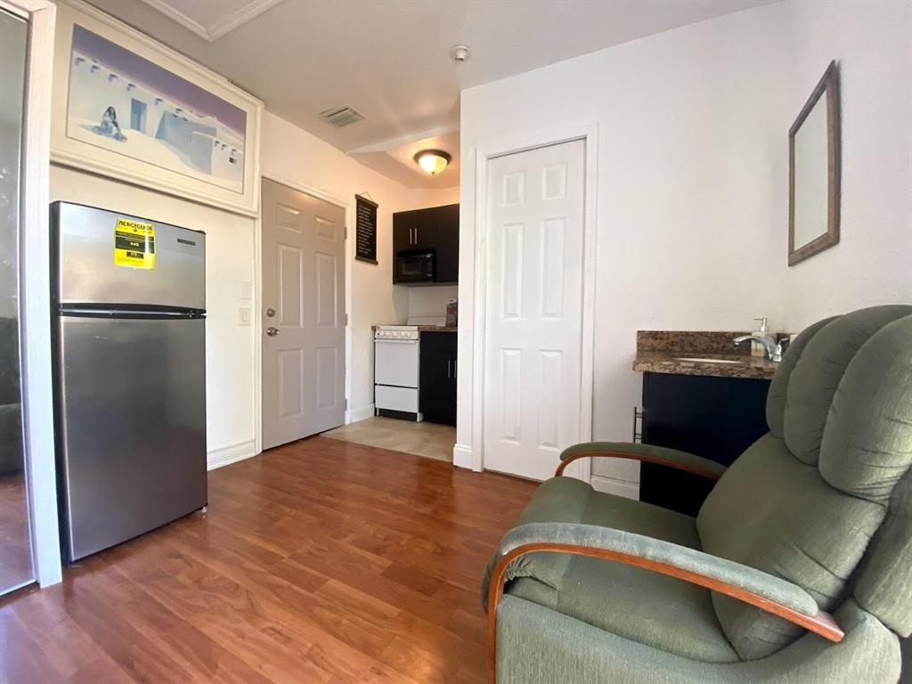 WEST TRAIL PARK - Residential Lease