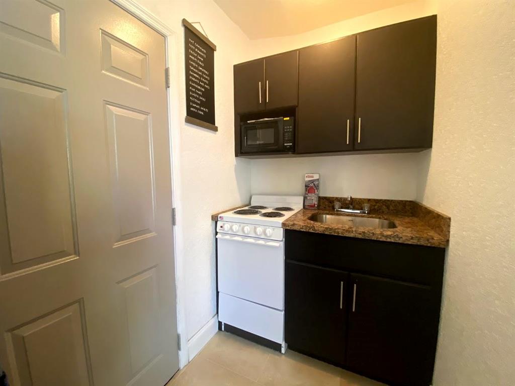 WEST TRAIL PARK - Residential Lease