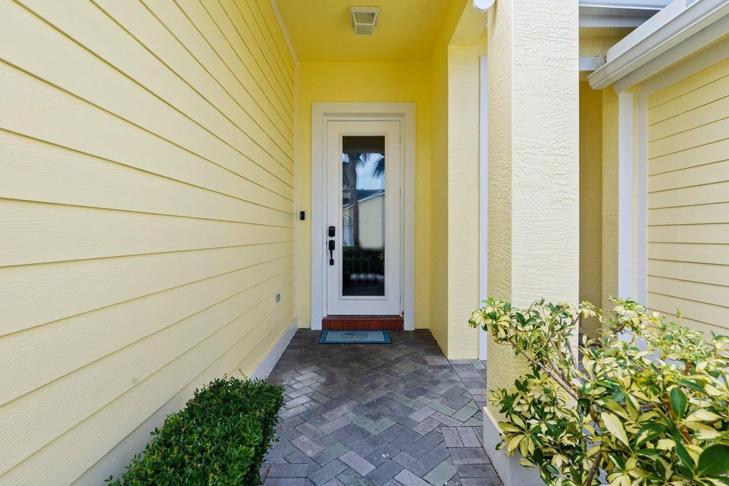 Photo of 804 Mariner Bay Boulevard, Fort Pierce, FL 34949 (MLS # R11097386)