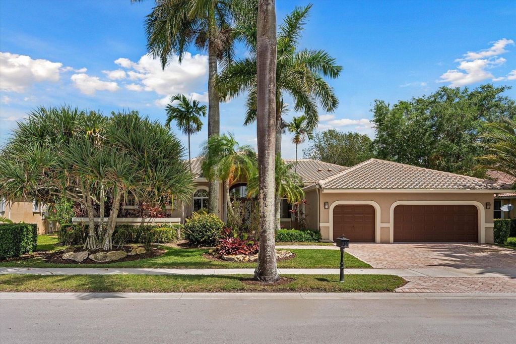 Photo of 2579 Mayfair Lane, Weston, FL 33327 (MLS # B26018673)