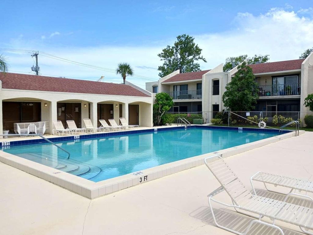 Photo of 150 Pineview Road #G4, Jupiter, FL 33469 (MLS # R10897927)