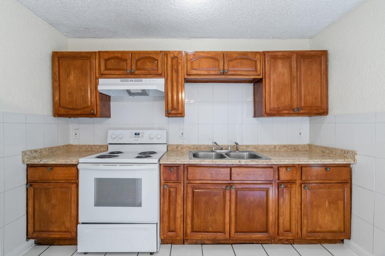 Gulfstream Apartments - Residential Lease