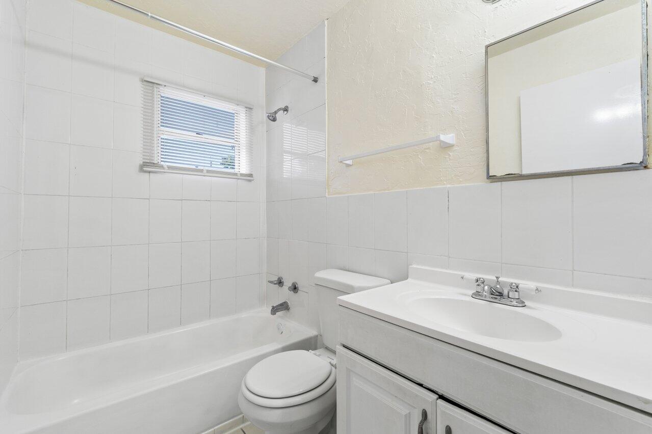 Gulfstream Apartments - Residential Lease