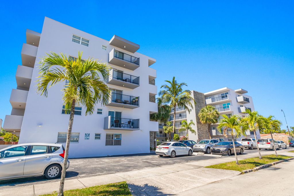 Photo of 1750 Jefferson Street #507, Hollywood, FL 33020 (MLS # B26028471)