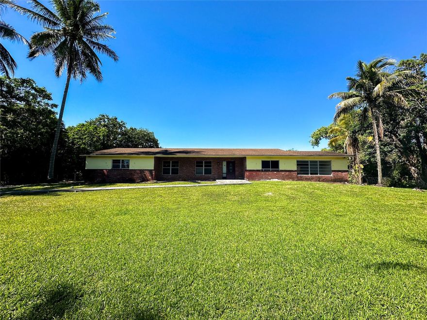 ***A RARE 1 ACRE+/- IS SUNSHINE RANCHES...HURRY IT WON'T LAST!!!*** THE SELLERS HAVE BEGUN GUTTING THE ORIGINAL FLOOR PLAN SO YOU HAVE A HEAD START WITH THE DEMO WORK! THE SALE WILL INCLUDE A PROPOSED SET OF DRAWINGS WHICH SHOW A NEW HOUSE WITH A TOTALING 4,867 SQFT, UNDER AIR 3,799 SQFT, 5 BEDROOMS/5 BATHS, 2 CAR GARAGE WITH PORTE CACHERE. THE HOUSE ALREADY HAS A TRANSFER SWITCH AND GENERATOR!
