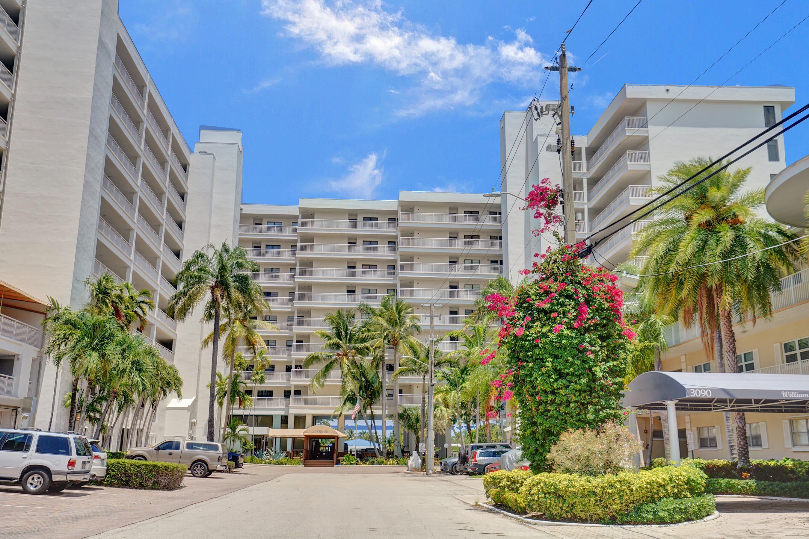 3100 NE 48TH Street 609