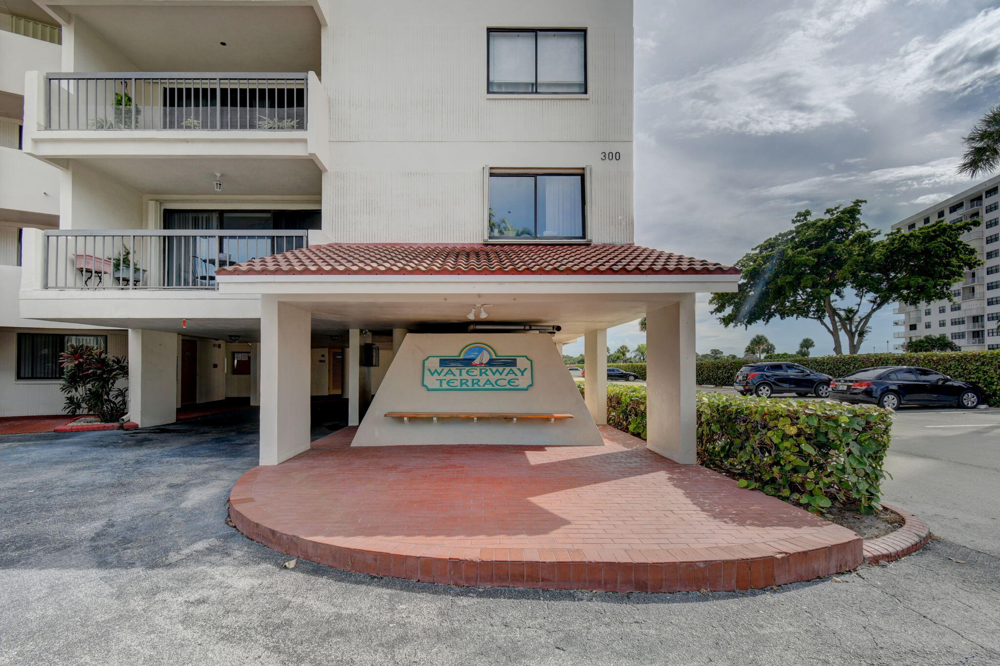 300 Golfview Road 407