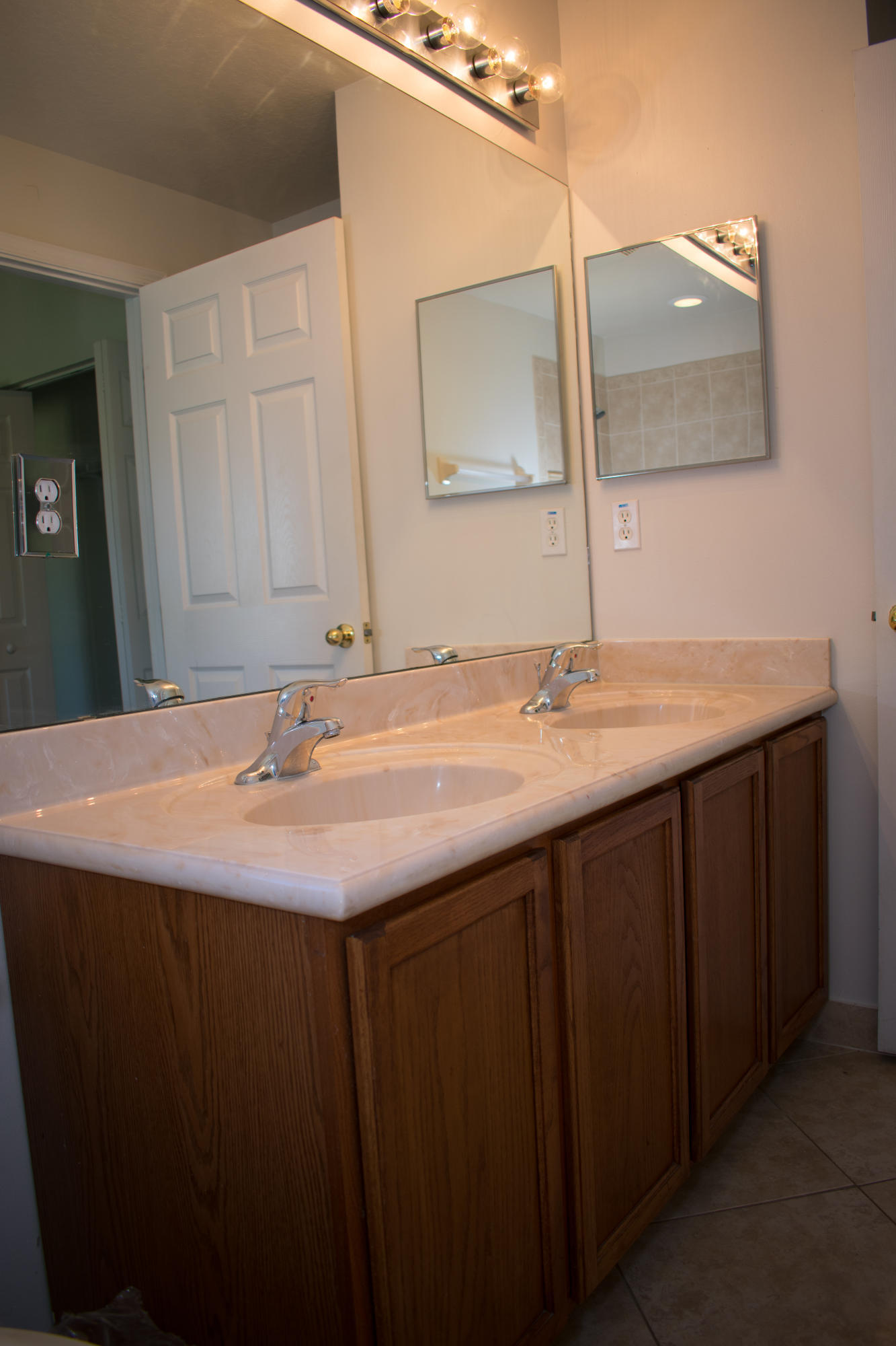 FIRST REPLAT OF PORTOFINO ISLES - Residential