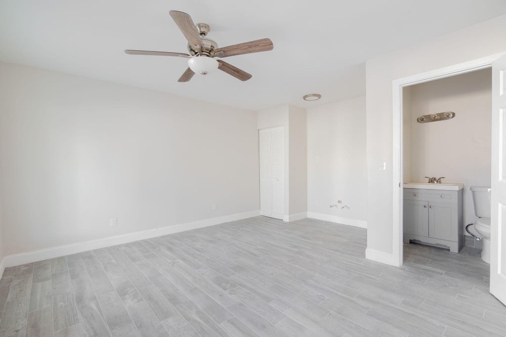 Photo of 400 S FEDERAL Highway, Boynton Beach, FL 33435 (MLS # B26055373)