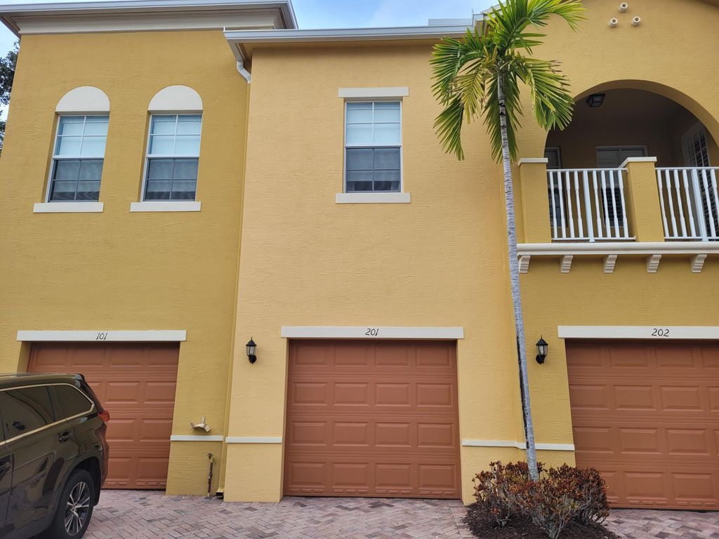 Photo of 108 W Pigeon Plum Drive #201, Jupiter, FL 33458 (MLS # R10958989)