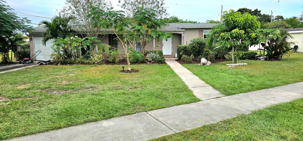 Photo of 191 SE Castana Court, Port St Lucie, FL 34983 (MLS # R10934947)